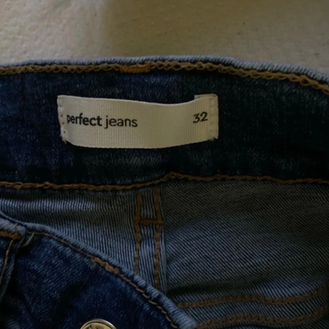 Blå bootcut jeans från gina tricot - 2