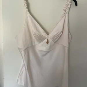 ADOORE LINNE - Helt nytt linne från ADOORE, storleken motsvarar L