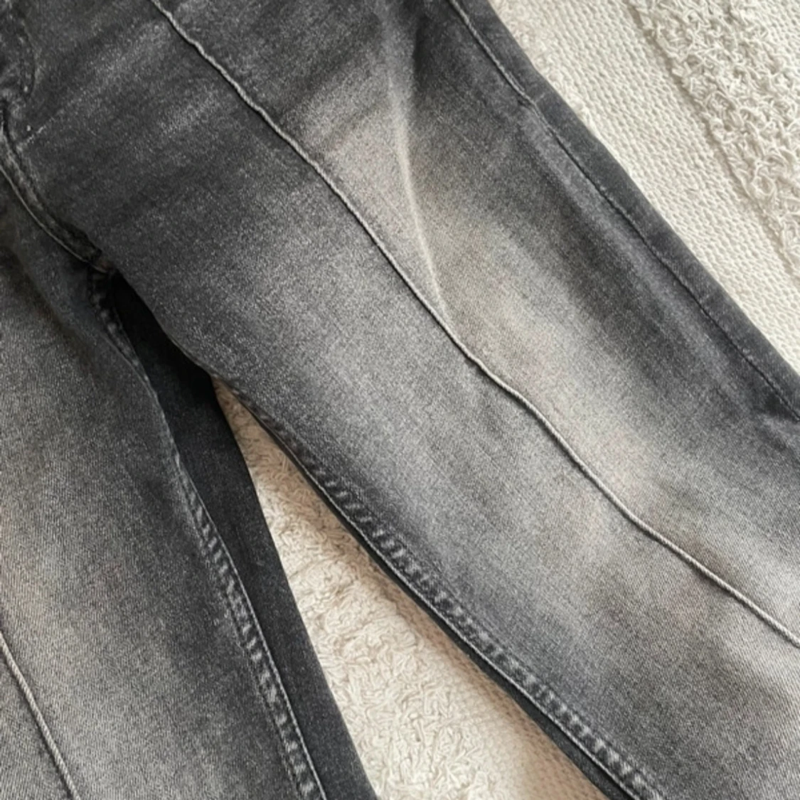 Grå bootcut jeans från Dr. Denim - 3