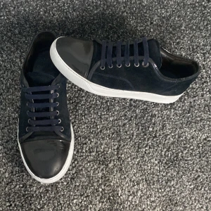 Lanvin cap toe - Fräscha lanvins | storlek Uk7 = 42-43 | skick 8/10 lite små defekter men inget syns när man bär skorna | inget og medför | fraktar inom 24h 📦| kan gå ner i pris vid snabb affär | INGA BYTEN