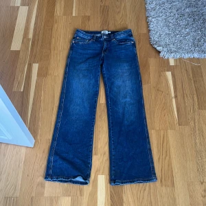 Blå jeansbyxor från 157 - Snygga blå låg midja det jeans mörkblå jeans, storlek M 