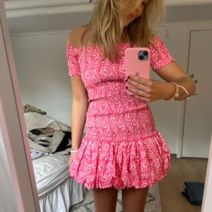 Klänning - Söööt mini klänning med ballong-kjol🥰🥰🥰