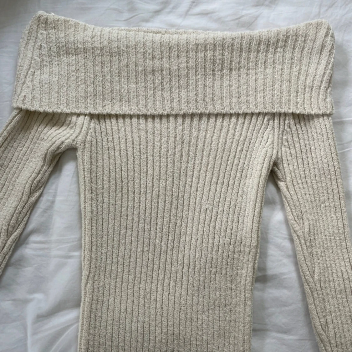 Beige offshoulder tröja från Lindex - 2