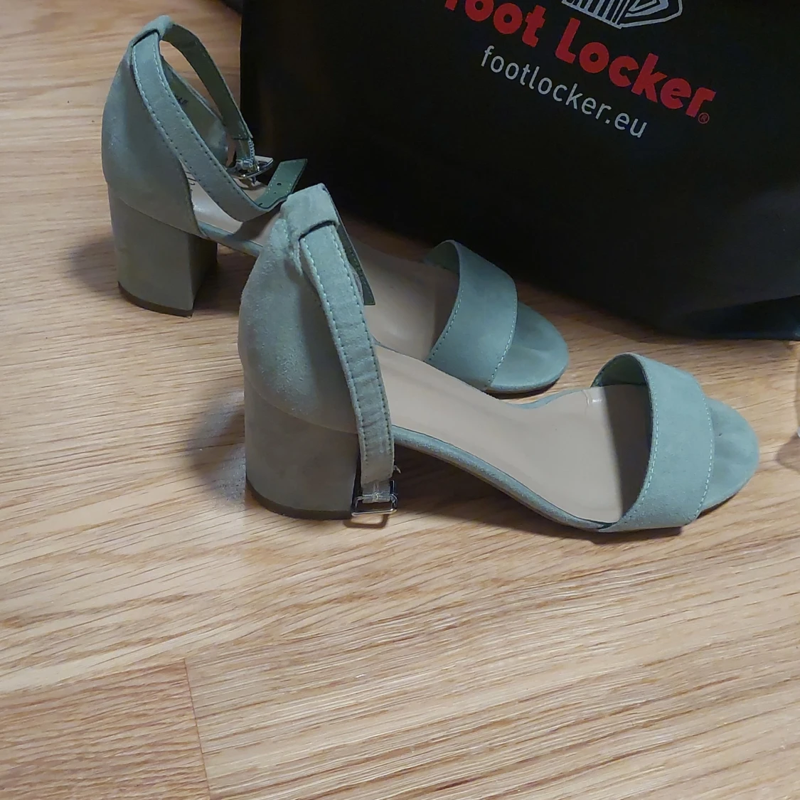 Ljusgröna klackskor