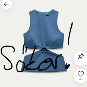 Blå croppad linnetopp med ringdetalj - söker den topp! I storlek S-M helst!! 