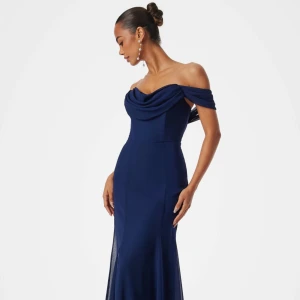 Blå balklänning - Elegant marinblå balklänning! Aldrig använd, endast testad💙