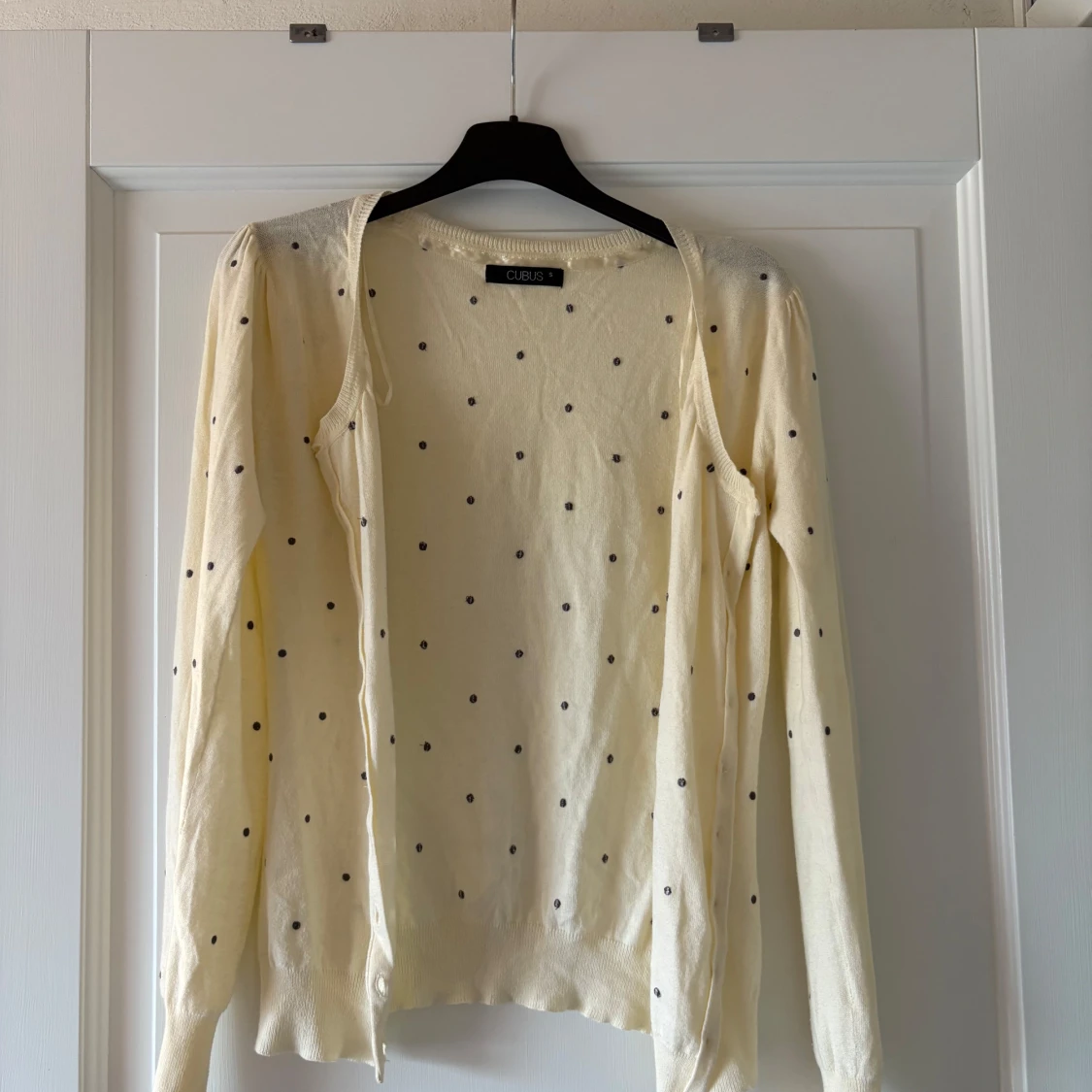 Vit prickig kofta - 2