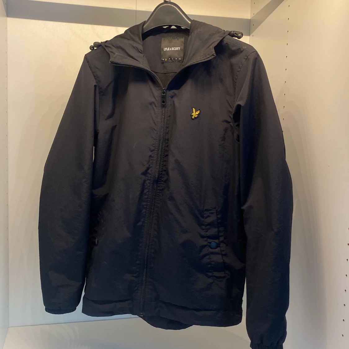 Svart vindjacka från Lyle & Scott