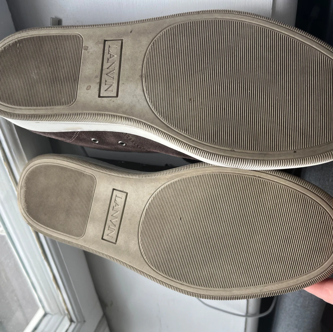 Bruna sneakers från Lanvin med lackad tå - 2