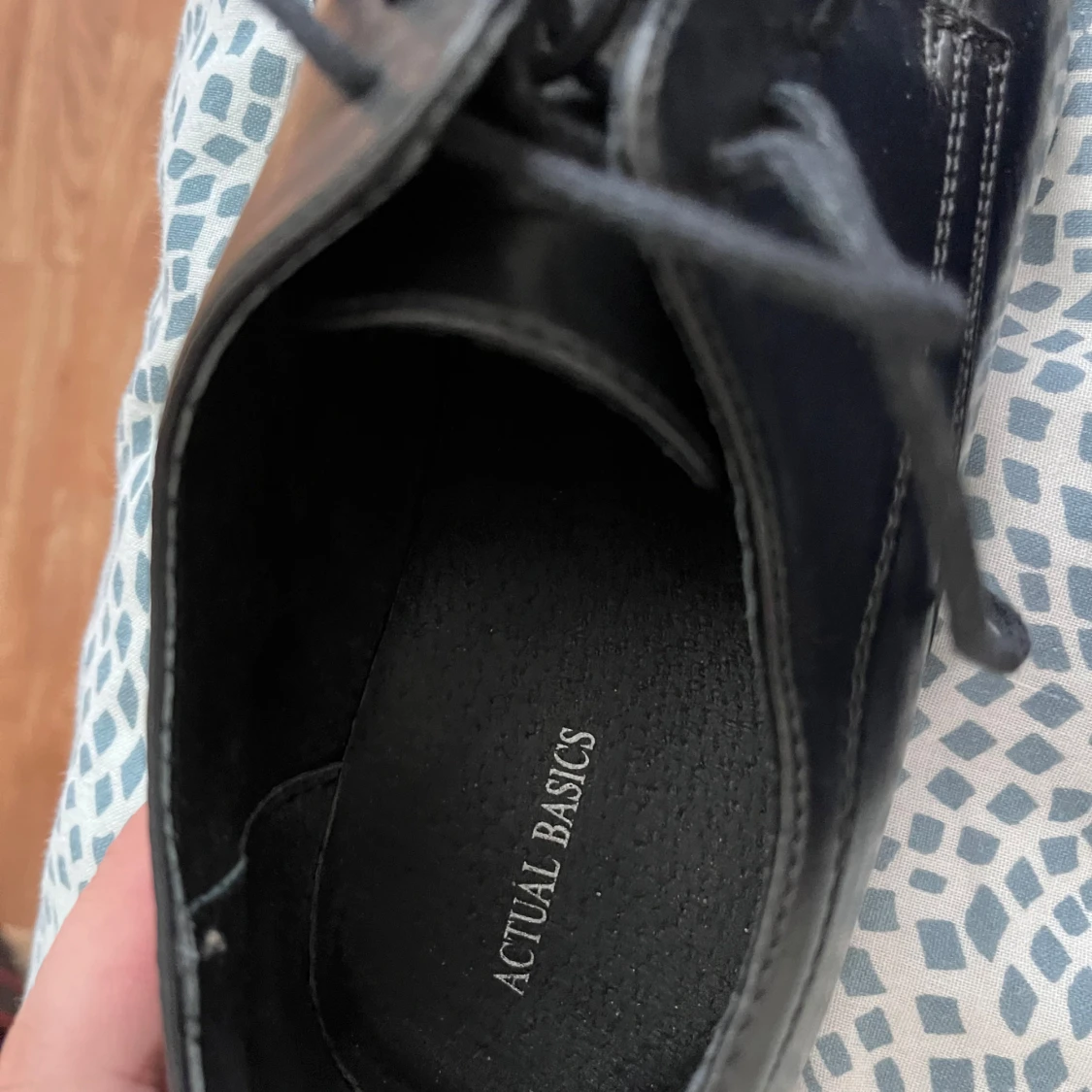 Svarta finskor från Actual Basics - 2