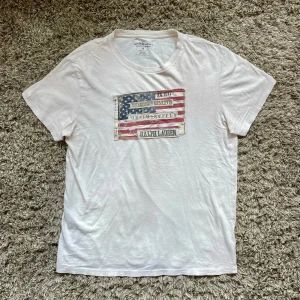 Denim and supply RL t shirt - Säljer denna rikigt feta denim and supply Ralph Lauren t shirten!⭐️Skick: 9,5/10!🤝 Storlek S passar S!🙌Hör gärna av er om ni har funderingar!👍