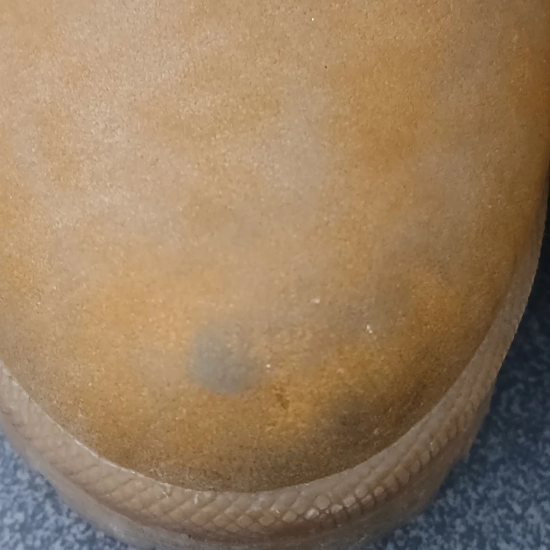 Beigea boots med klack och ormmönstrad detalj - 3