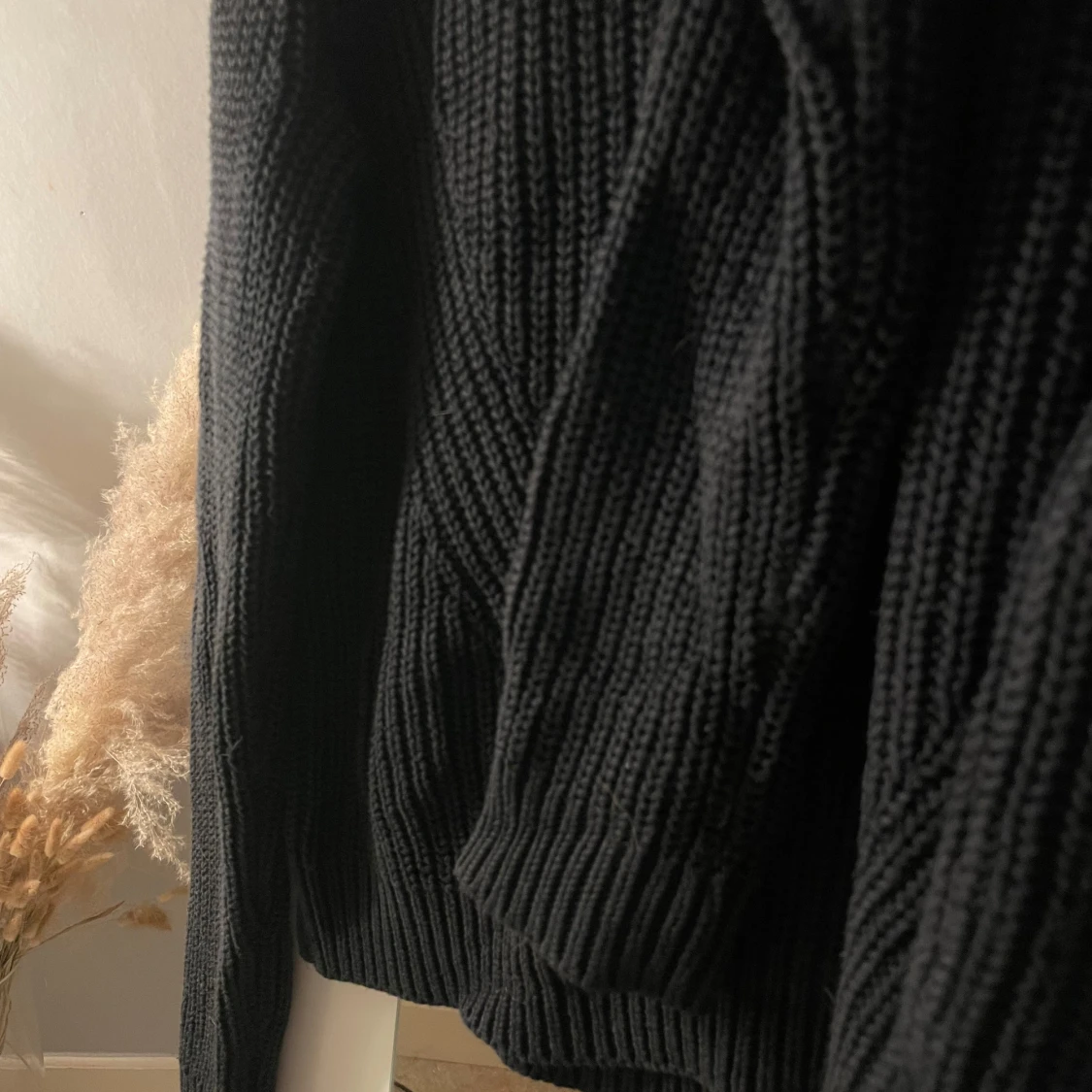 Svart stickad tröja från H&M BASIC - 1