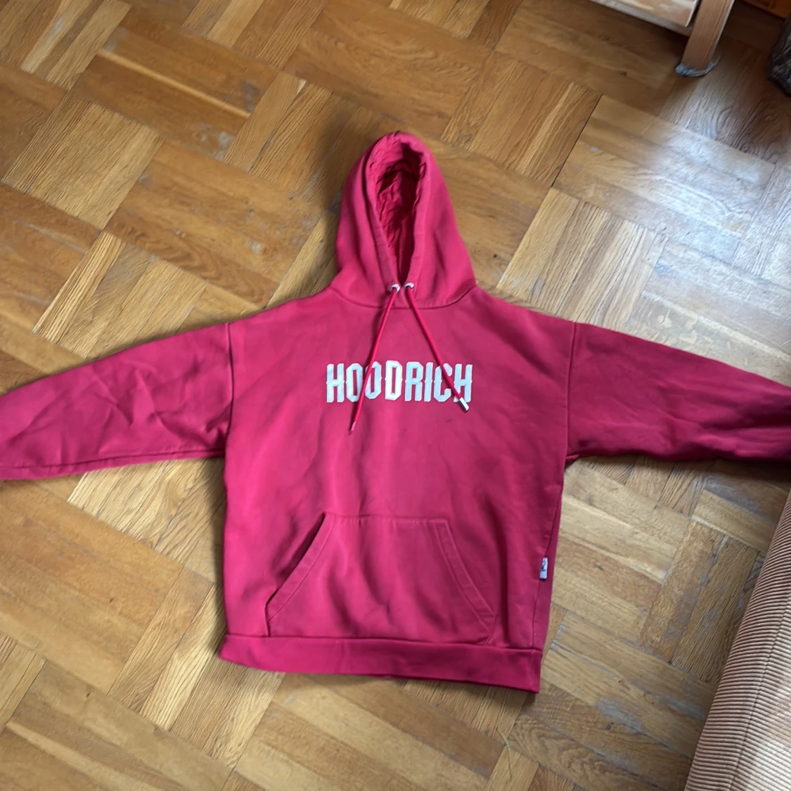 Röd hoodie från Hoodrich