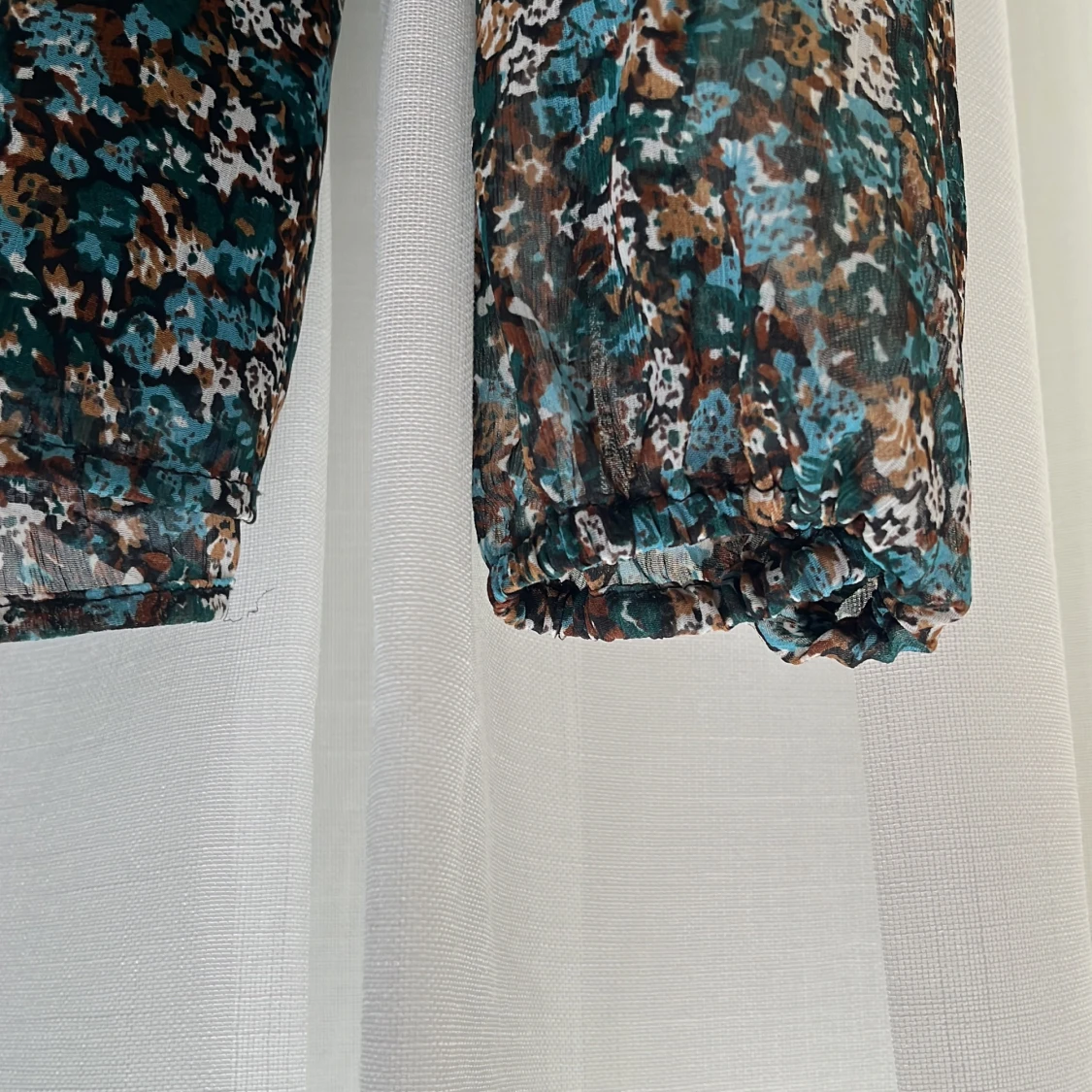 Mönstrad blus från only  - 1