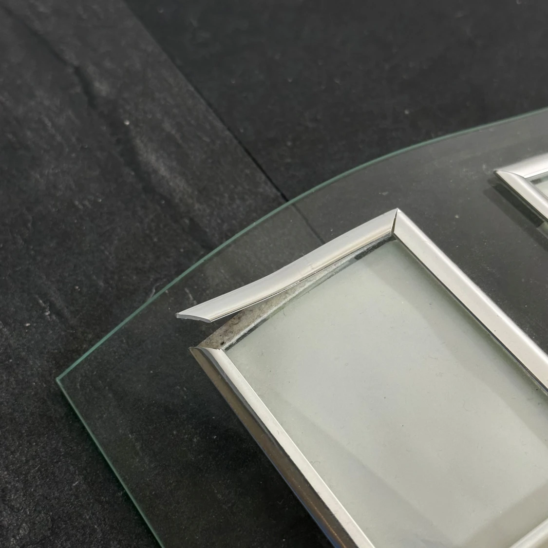 Böjd fotoram i glas med tre silverfärgade ramar - 1