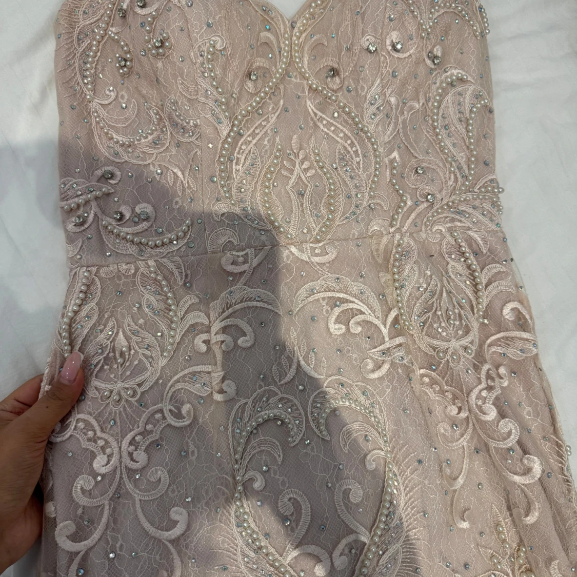 Ljusrosa spetsklänning med pärlor - 2