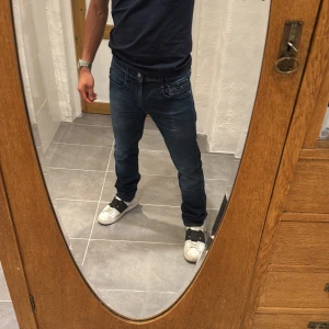 Replay jeans  - Ett par snygga jeans från Replay i storlek W31 L32 i modellen Anbbas 