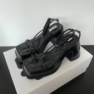 EYTYS - Eytys Olympia Heels till salu! Storlek 37 men passar även 38! Original dustbags och låda medföljer. Tveka inte att höra av dig vid funderingar!
