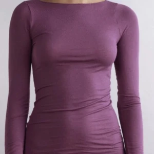 Intimissimi  - Jättesnygg ultra light Intimissimi tröja i en så cool lila färg, helt slutsåld på hemsidan ⭐️⭐️