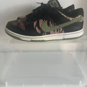 Nike dunks  - Hallå, säljer mina välskötta skor, pris kan sänkas lite vid snabb affär.