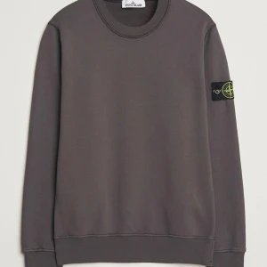 Stone Island kläder till säljes - Nån som vill köpa stone island kläder för ett bra pris, kontakta dm