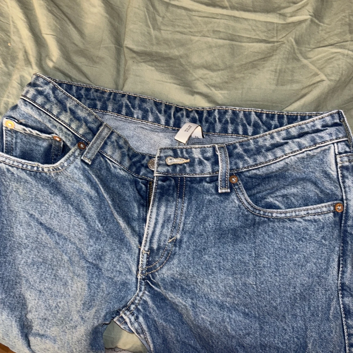 Blåa Arrow jeans från Weekday - 1