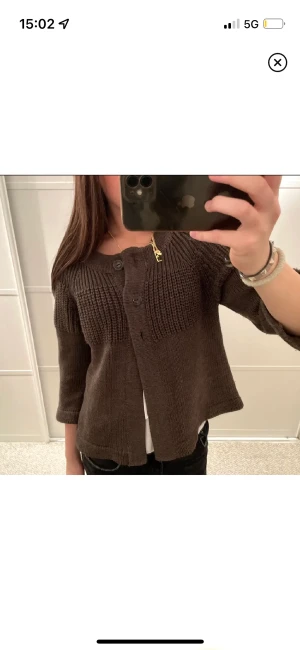 Trekvartsärmad brun kofta  - I mycket bra skick! Köp gärna genom köp nu💕