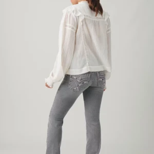 gråa jeans - säljer de här jätte fina slutsålda gråa lågmidjade jeansen som aldrig är använda och är i nyskick, storlek 158 men passar XS också😊