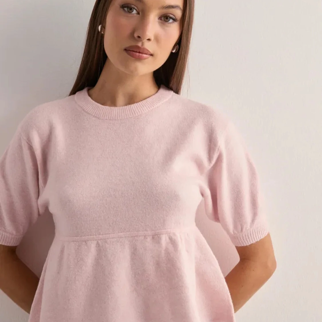 Ljusrosa stickad topp med puffärm