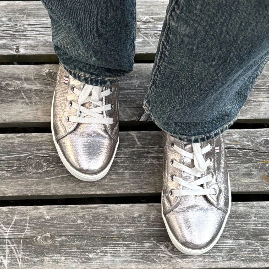 Silvriga sneakers - 1