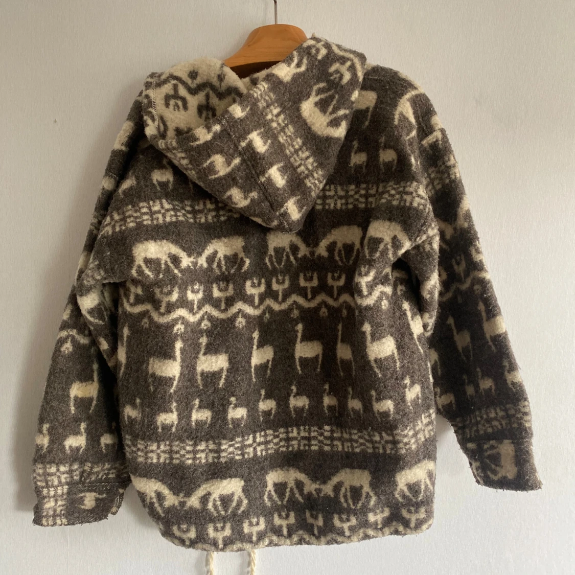 Mönstrad ulljacka med huva - 1