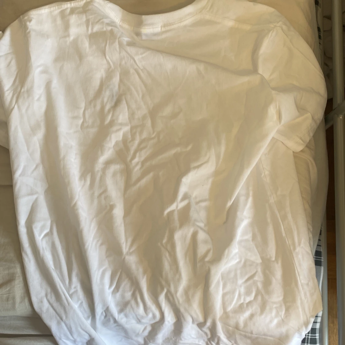 Vit t-shirt med YSL-logga - 3