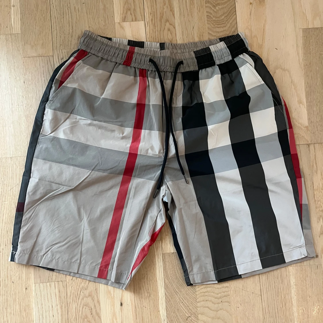 Rutig shorts med snörning