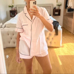 Victoria secret pyjamas set  - Helt oanvänd och prislappen kvar, storlek S💗