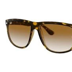 Söker Rayban boyfriend  - Söker Rayban boyfriend o den mindre storleken🌟🌟 betalar bra beroende på skick