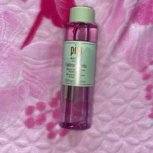 Pixi Retinol Tonic toner 250 ml - Pixi Retinol Tonic är en ansiktstoner med retinol och jasminblomma. 