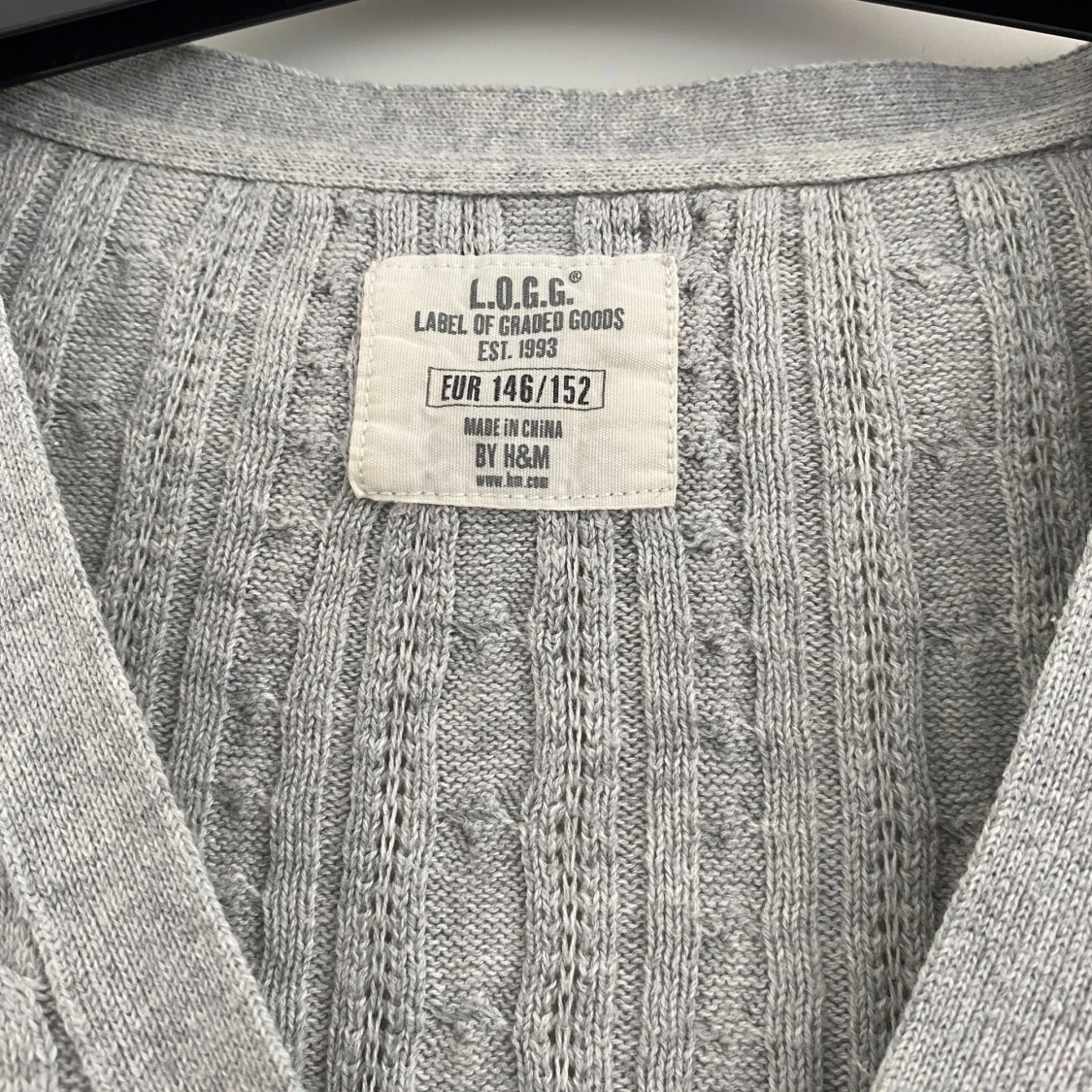 Grå kabelstickad kofta från H&M L.O.G.G. - 2