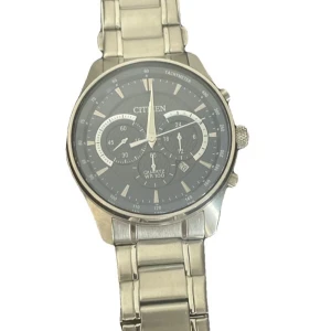 Silver klocka från Citizen - Tjena jag säljer då min silver klocka pga att jag inte har användning för den längre. Den är i bra skick, inga repor. Det finns extra delar till den om den är för stor eller för liten. Kvittot finns men inte boxen till. Priset kan diskuteras