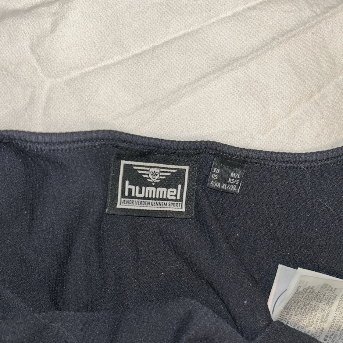 Svart ribbad linnetopp från Hummel - 2