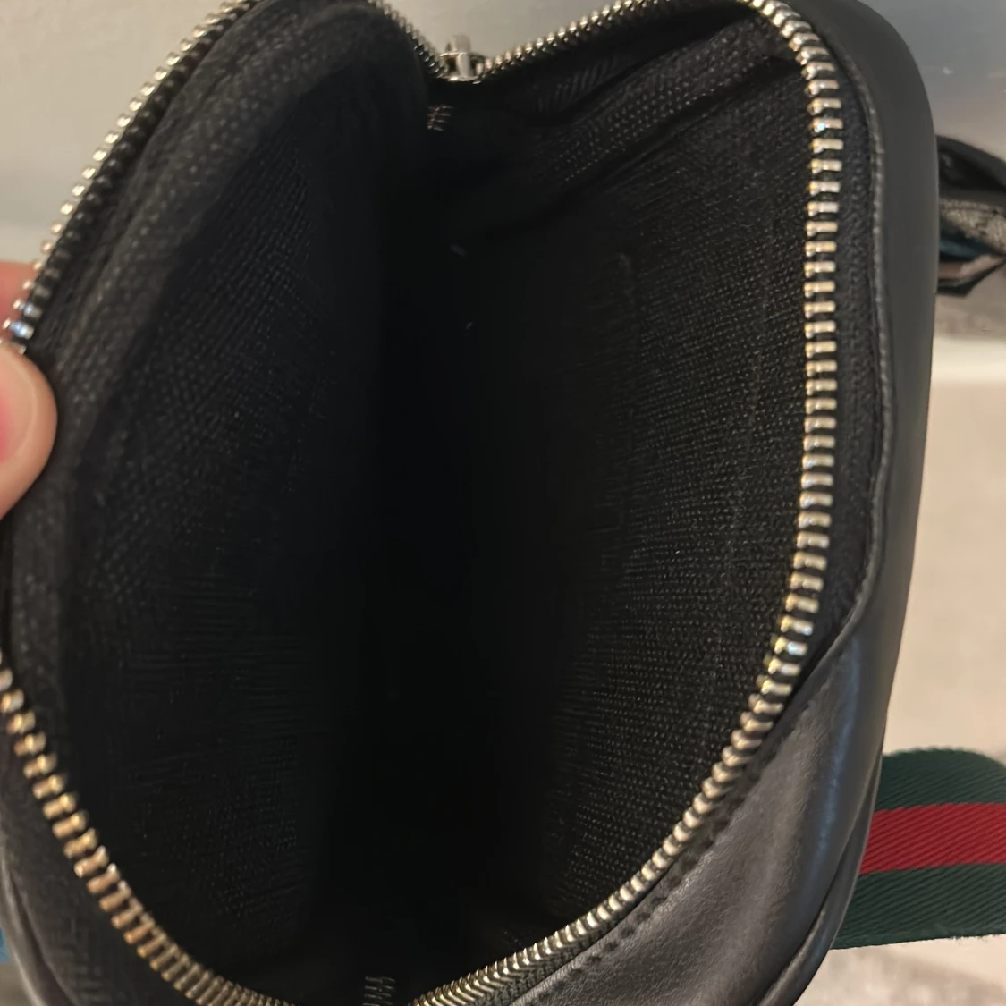 Mönstrad axelväska från Gucci - 4