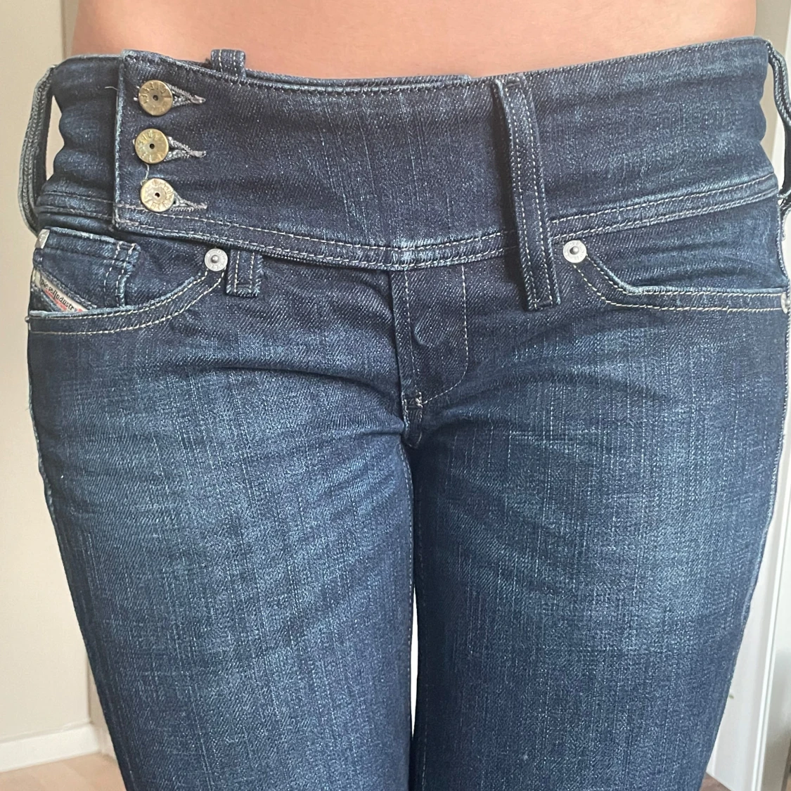 Mörkblåa jeans - 1