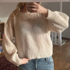 Gullig stickad tröja!! - Älskar denna