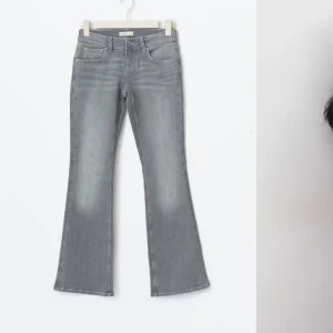 Grå ultra low bootcut jeans från gina  - Snygga grå bootcut jeans med ultra låg midja från gina . Använda endast 1 gång säg till för fler bilder ❤️