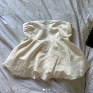 Vit glansig tub topp - Aldrig använd!