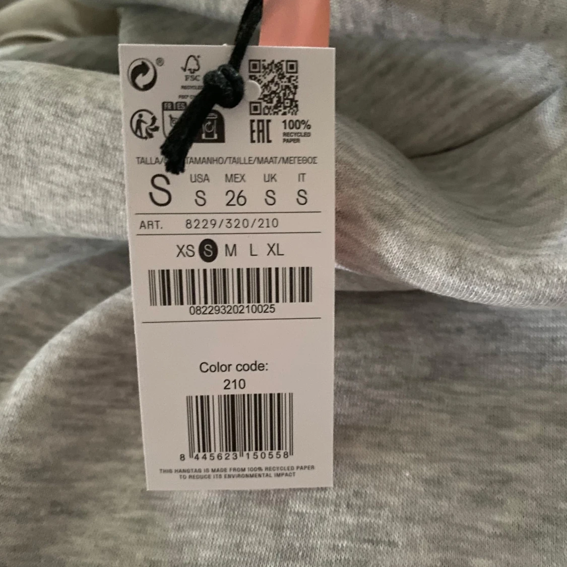 Grå hoodie från Stradivarius - 2