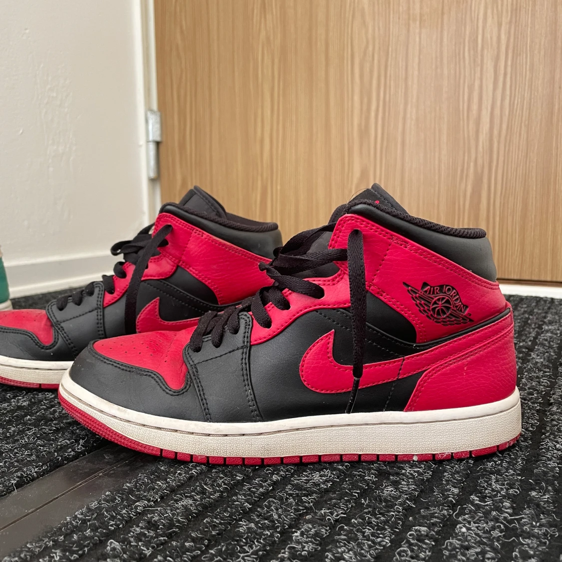 Air Jordan Mid “Chicago Bulls” colour