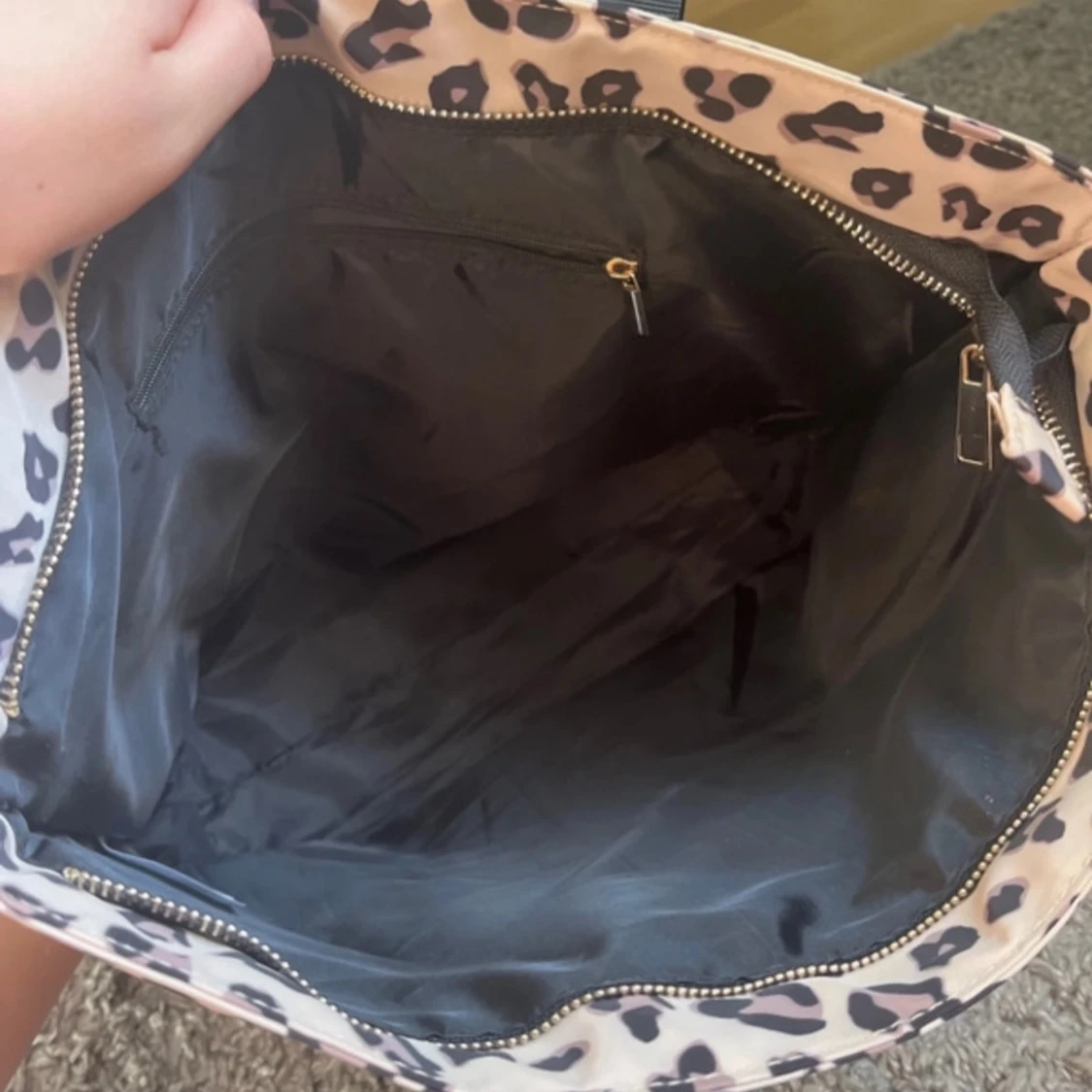 Leopardmönstrad handväska - 3