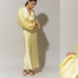 Klänning från Ginatricot - Gul klänning från Ginatricot i storlek S. Nyt skick/mycket bra skick. Enbart använd en gång. Slutsåld i butik.