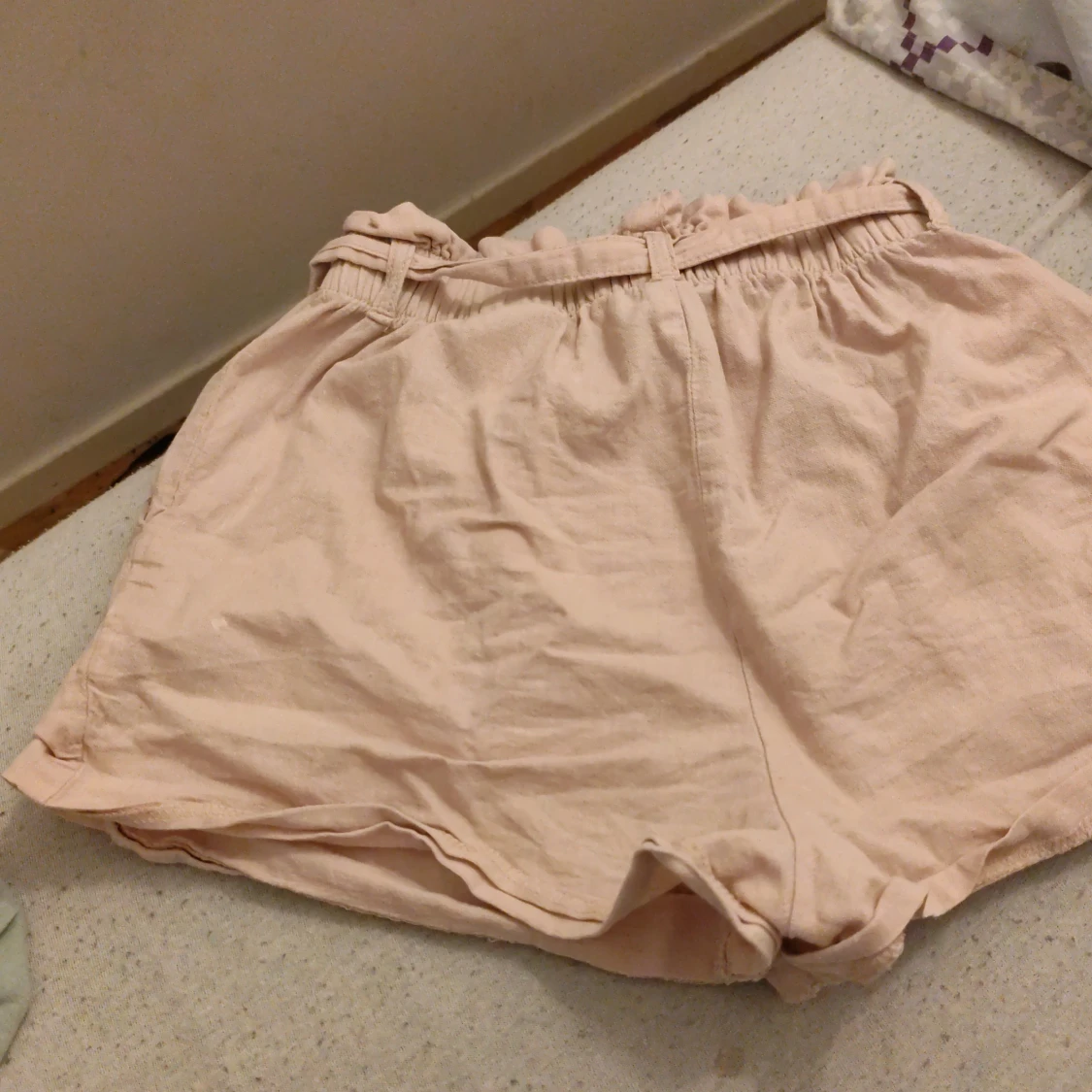 Beige shorts från h&m - 1